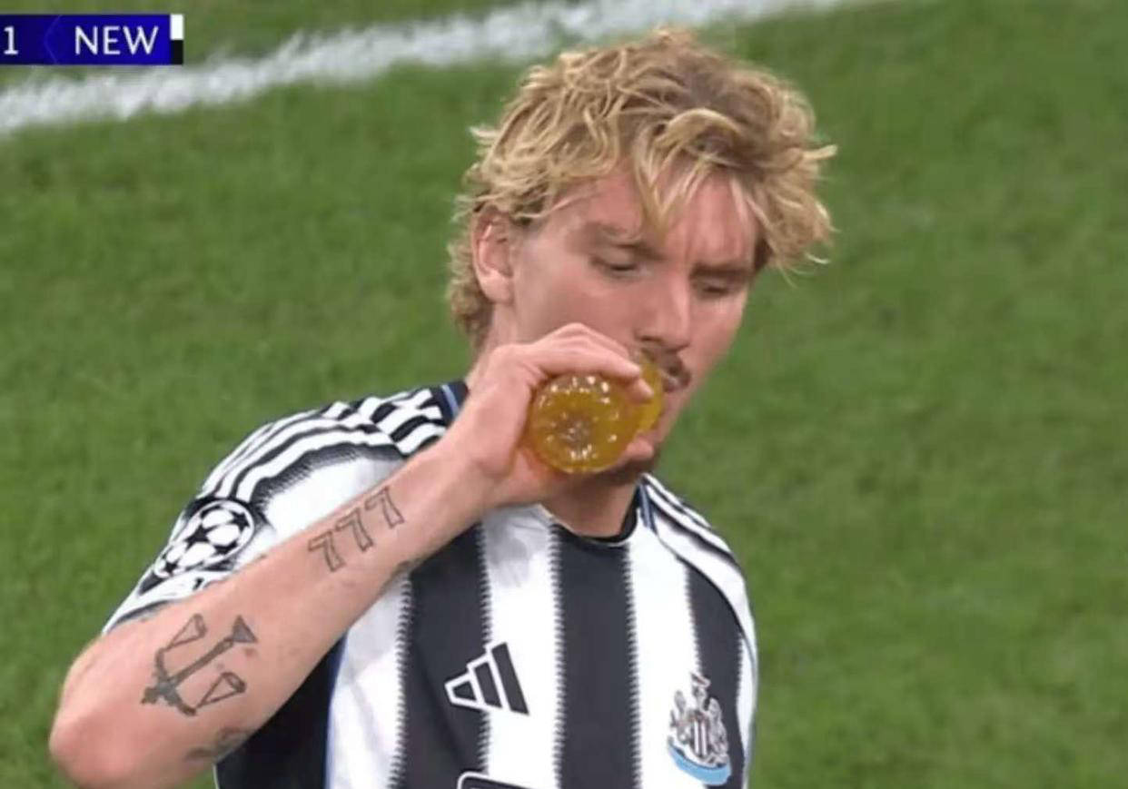 易于管理, 坐经济舱回, 月份两场英